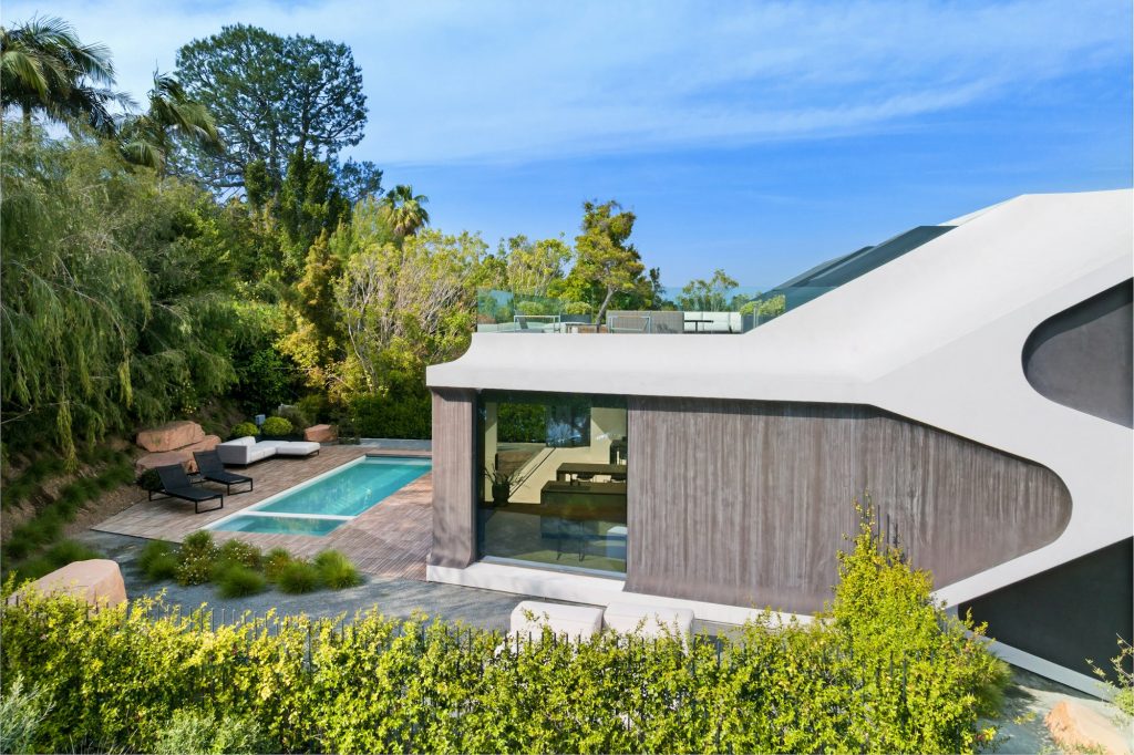 Exterior shot of a modern house in Los Angeles